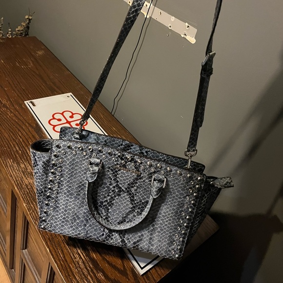 Micheal kors blue snake skin bag. - Picture 5 of 5
